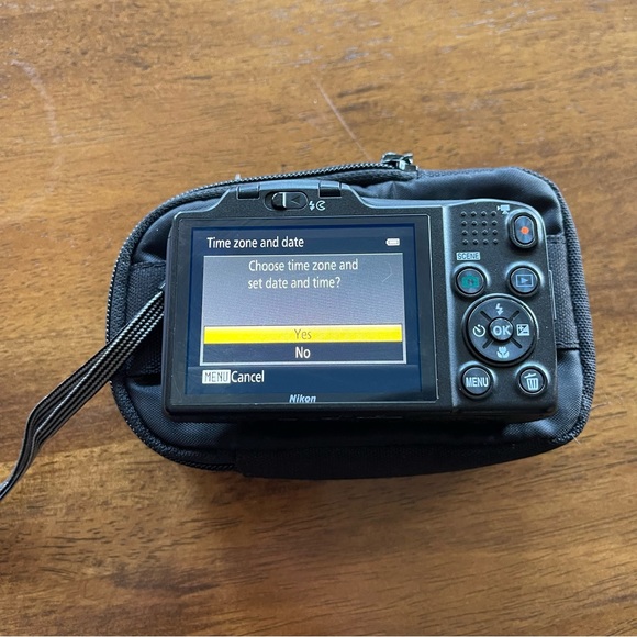 Nikon Coolpix L 610 Digital Camera (black) (older model) carrying case & guide - Picture 4 of 8